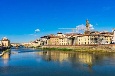 Ponte Palazzo Vecchio Arno Nehri Floransa Toskana İtalya. 1300'ler içinde inşa Palazzo Vecchio Florence siyasi merkezi geldi.