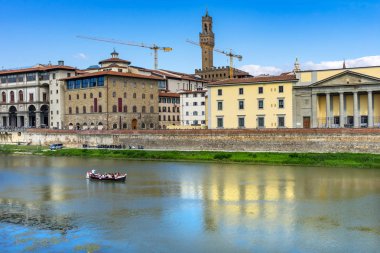 Palazzo Vecchio Arno Nehri Floransa Toskana İtalya. 1300'ler içinde inşa Palazzo Vecchio Florence siyasi merkezi geldi.
