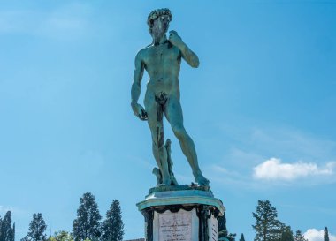 Yineleme David heykeli Michelangelo Meydanı Floransa Toskana İtalya bakmaktadır. Yerleşik 1873