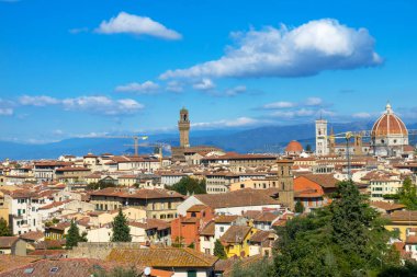 Campanile Baptistry: Dome Golden Cross Duomo Katedrali kilise Floransa Toskana İtalya. 1400s bitmiş. Resmi adı Katedrali di Santa Maria del Fiore.