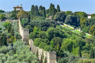 Taş şehir duvar yeşil kırsal ev Floransa Toskana İtalya