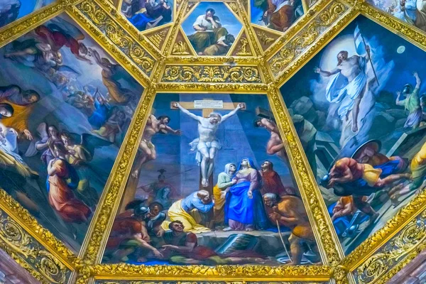佛罗伦萨 意大利 2017年9月27日耶稣基督钉十字架绘画圆顶圣洛伦奇教堂佛罗伦萨托斯卡纳意大利 家庭教会美第奇家庭 — 图库照片