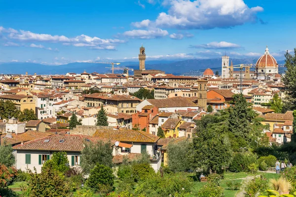 Yeşil bahçe Palazzo Vecchio Duomo Cityscape genel bakış Floransa Toskana İtalya.  
