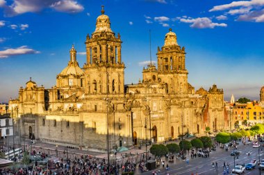 Zocalo, merkezi Mexico City Meksika öğleden sonra Büyükşehir Katedrali ve Başkan'ın sarayında
