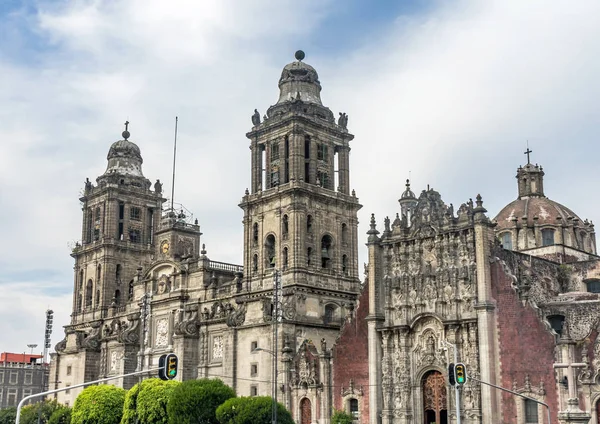 ソカロ メキシコシティ メキシコ午後のメトロポリタン大聖堂と大統領の宮殿 — ストック写真