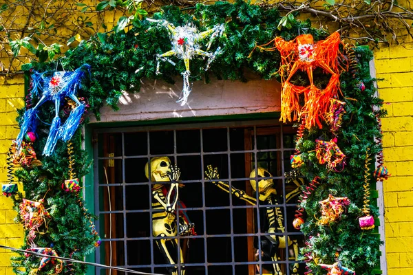 Барвисті Світильниками Смерті День Скелети Різдвяні Прикраси Мехіко Мексики — стокове фото