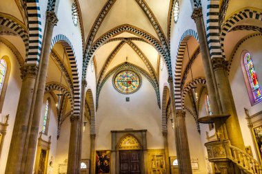 Florence, İtalya - 17 Eylül 2017 vitray Chapel Santa Maria Novella kilise Floransa İtalya kemerler. İlk kilise Floransa 1357 kurdu