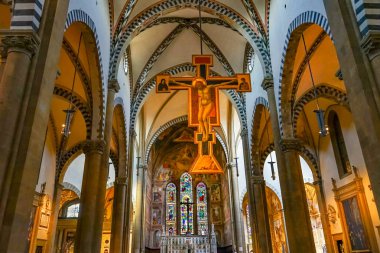 Florence, İtalya - 17 Eylül 2017 haç vitray Chapel Santa Maria Novella kilise Floransa İtalya. İlk kilise Floransa 1357 kurdu