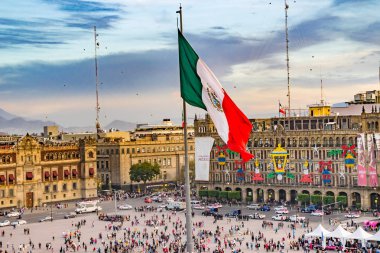 Mexico City, Meksika - 2 Ocak 2019 Cumhurbaşkanlığı Sarayı Zocalo, bayrak Noel Mexico City Meksika Zocalo 