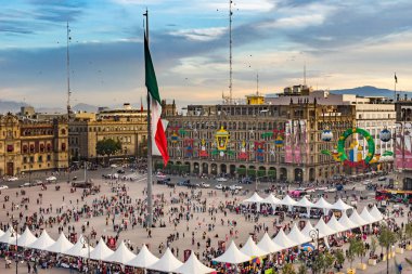 Mexico City, Meksika - 2 Ocak 2019 Cumhurbaşkanlığı Sarayı Zocalo, bayrak Noel Mexico City Meksika Zocalo 