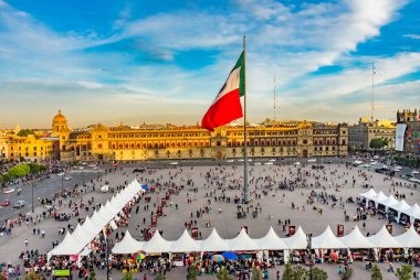 Mexico City, Meksika - 2 Ocak 2019 Cumhurbaşkanlığı Sarayı Zocalo, bayrak Noel Mexico City Meksika Zocalo 