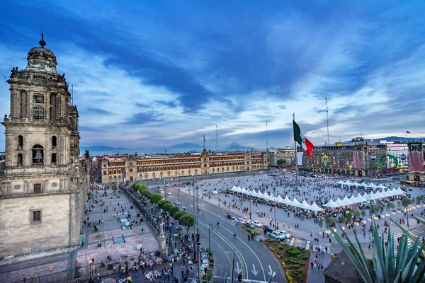 Metropolitan kerk presidentieel paleis Zocalo Chrsitmas vlag Me — Stockfoto