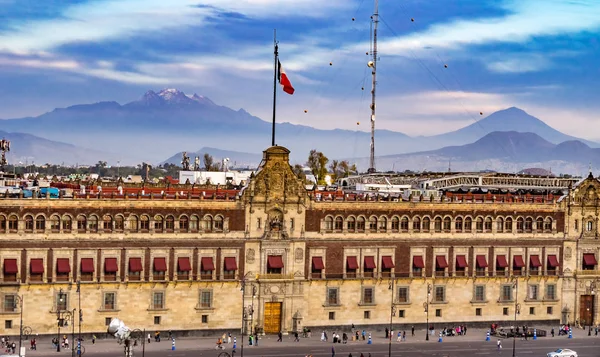 Prezydenckie National Palace balkonem Snow góry Meksyk M — Zdjęcie stockowe