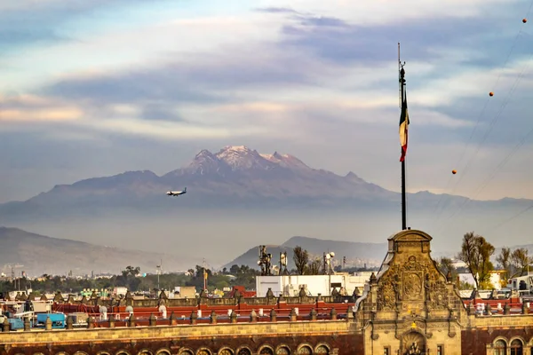 Presidential National Palace Airplane Snow Mountain Mexico City — Stock Photo, Image
