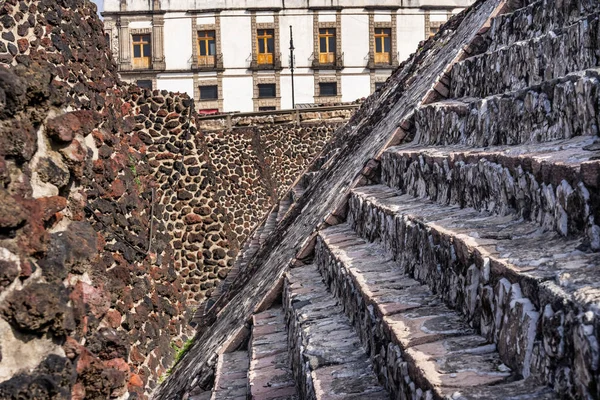 Antigua piedra azteca Pasos Templo Mayor Ciudad de México México México — Foto de Stock
