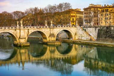 Ponte Saint Angelo Tiber Nehri Yansıma Akşam Roma İtalya 