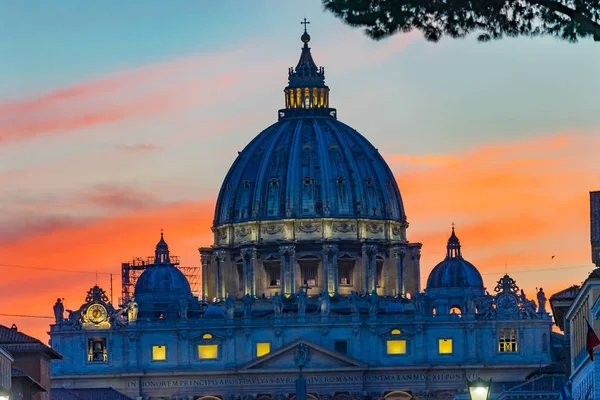 Orange Sunset Street Lights Saint Peter's Basilica Vaticaan Rome — Stockfoto