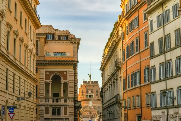 Wąska ulica rzymska Castel Ponte Saint Angelo Rzym Włochy — Zdjęcie stockowe