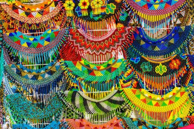 Renkli Meksika boncuk kolye el sanatları Oaxaca Juarez Meksika