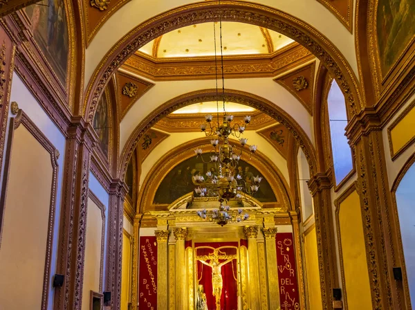Bazilika kaple kříže dáma chrám Nanebevzetí Panny Marie — Stock fotografie
