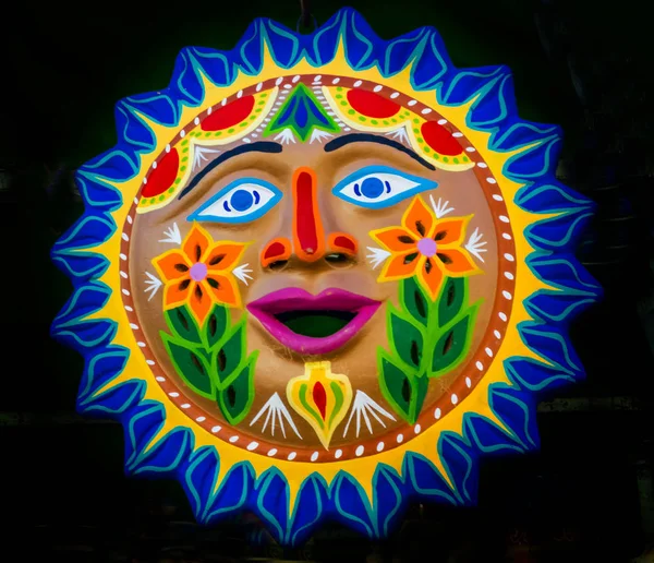 Artesanía mexicana colorida de la cara del sol de cerámica Oaxaca Juarez Mexic —  Fotos de Stock