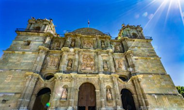 Güneş Cephe Heykeller Towers Lady Varsayım Katedrali Kilisesi Oaxaca Meksika