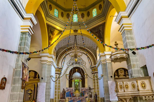 Basilika kuppel altar tempel konvent carmen alto kirche oaxaca mexiko — Stockfoto