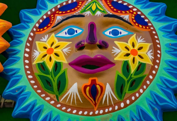 다채로운 멕시코 세라믹 태양 얼굴 수공예 오악사카 후아레스 멕시코 — 스톡 사진