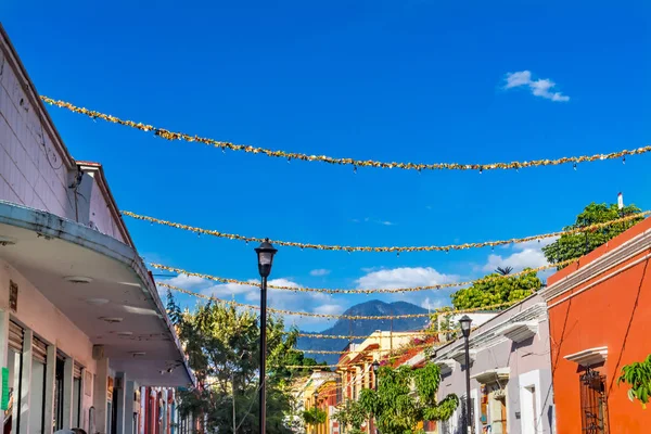 Färgglada mexikanska blå vit gata Oaxaca Juarez Mexiko — Stockfoto