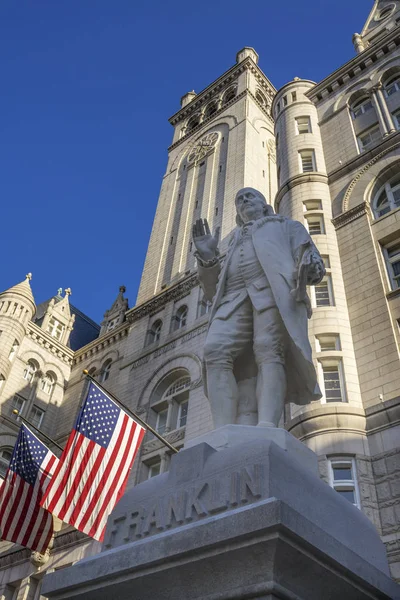 Benjamin franklin heykeli eski post washington dc ofis binası — Stok fotoğraf