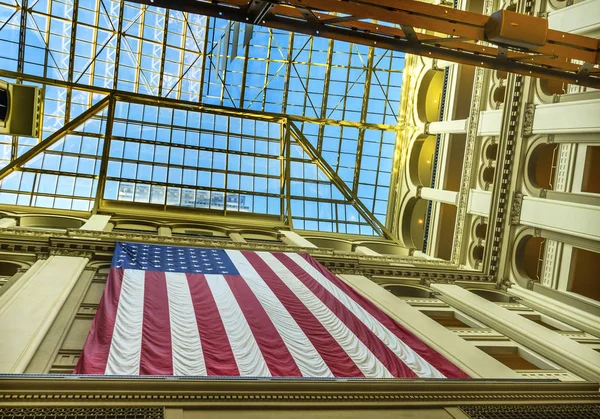 Bandeira americana Old Post Office Building Interior Washington DC — Fotografia de Stock