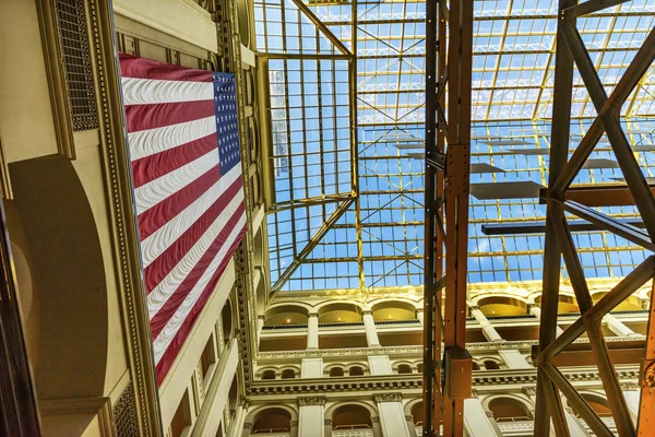 Bandeira americana Old Post Office Building Interior Washington DC — Fotografia de Stock