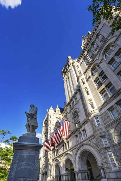 Benjamin Franklin Statue Old Post Office Building Washington DC — Stock Photo, Image