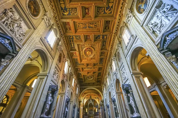 Vrchní oltář Ciborium bazilika Svatý Jan Lateran katedrála Říma I — Stock fotografie