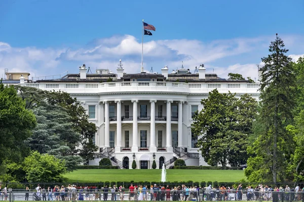 Turistická síť davy sloupy Bílého domu Jižní Washington DC — Stock fotografie