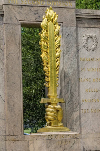 Golden Flaming Sword Second Division Memorial Presidential Park Washington DC — Stock Photo, Image