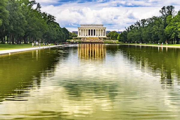 Reflexión sobre la piscina Abraham Lincoln Memorial Washington D — Foto de Stock