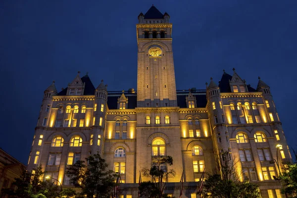 Verlicht oud postkantoor gebouw avond Washington DC — Stockfoto