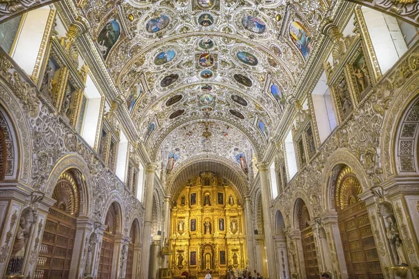 Zdobený stropní oltář Santo Domingo de Guzman Church Oaxaca Mexická — Stock fotografie