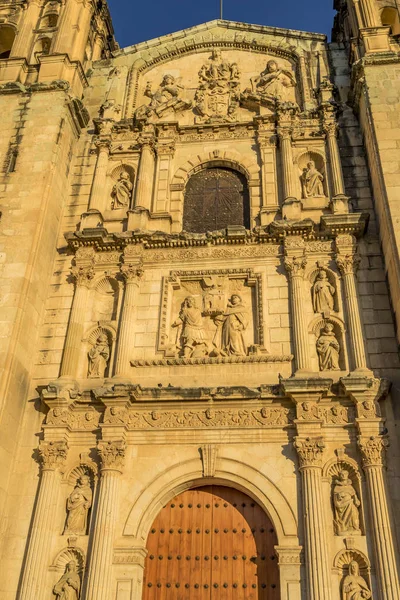 Санто-Домінго-де-Гусман фасадна церква Оахака Мексика — стокове фото