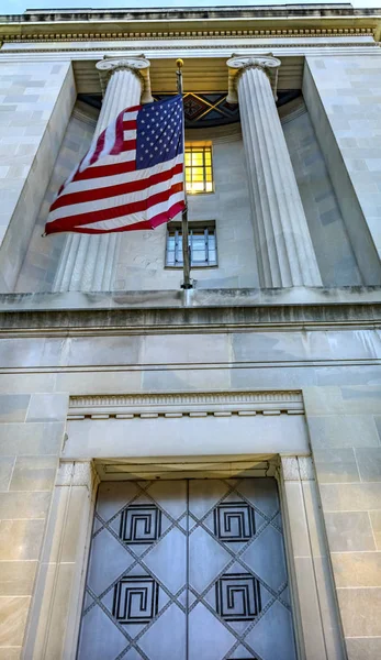 Kapı Bayrağı Robert Kennedy Adalet Bakanlığı Binası Washington Dc — Stok fotoğraf