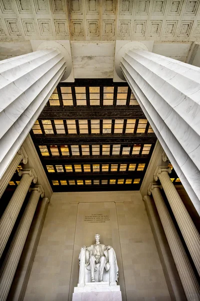 Wysokie kolumny Abraham Lincoln pomnik pomnik Washington DC — Zdjęcie stockowe