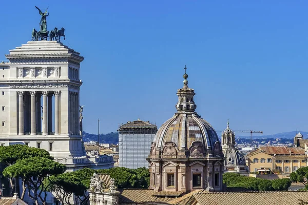 Victor Emanuele Monument kerken Rome Italië — Stockfoto