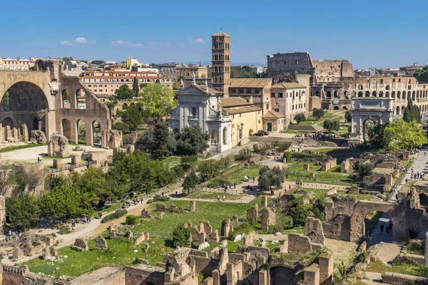 Ancient forum Titus Arch roman Colosseum Rome Italië — Stockfoto