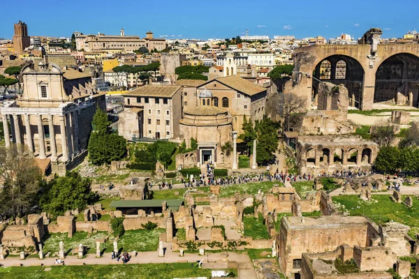 Ancient forum Vesta tempel Regia Basilica Constantine Rome Italië — Stockfoto