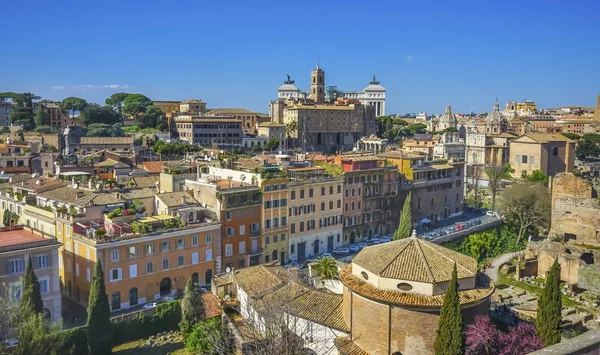 Drukke Romeinse straat Palantine Hill Victor Emanuele Monument Rome I — Stockfoto