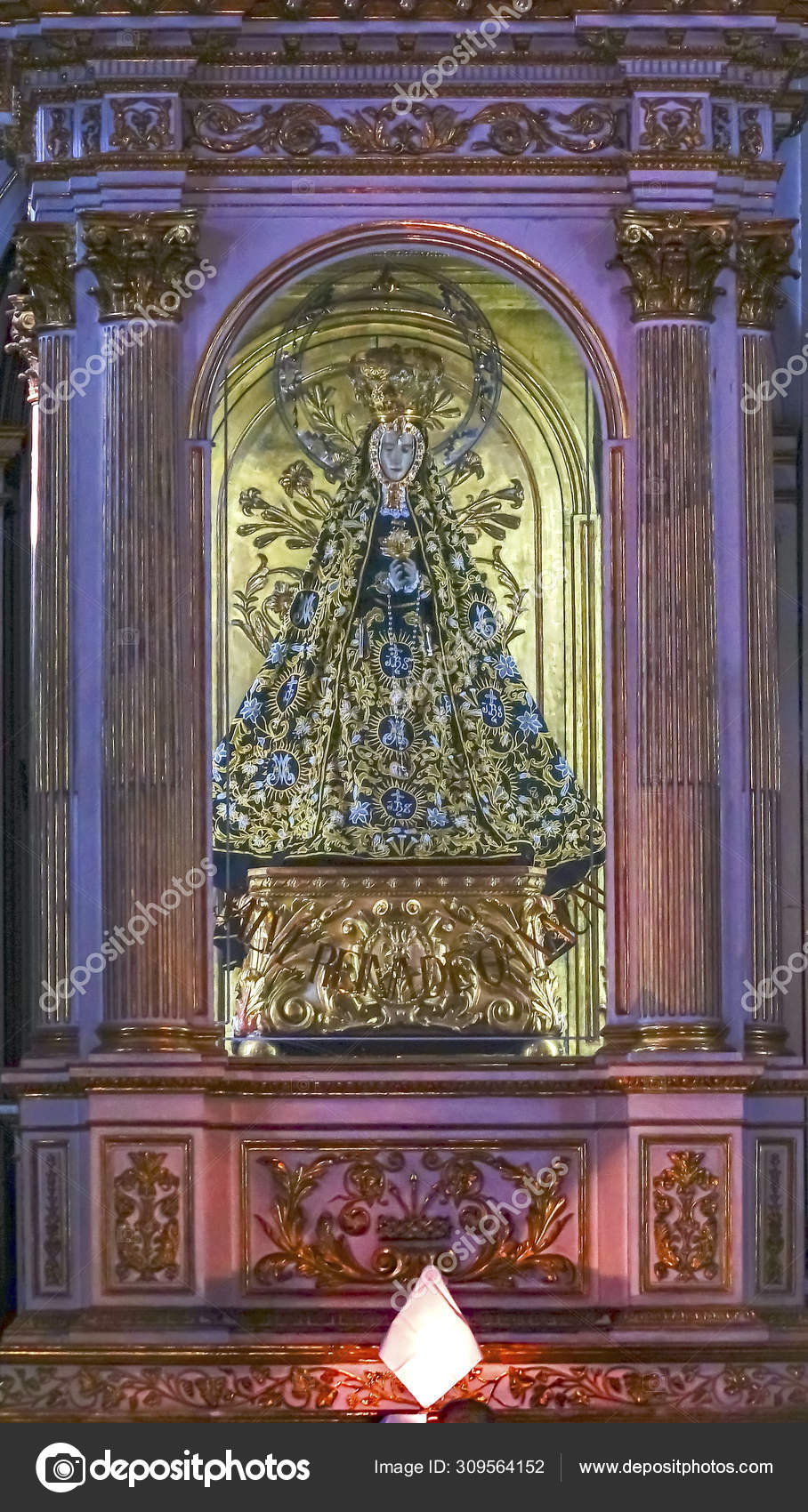 Estatua de la Virgen María Basílica Nuestra Señora Iglesia de la Soledad  Oaxaca México — Foto editorial de stock © billperry #309564152