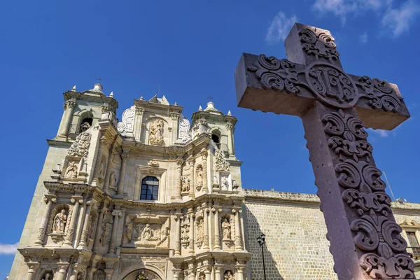 Bazilika Kamenný kříž Panna Marie Samota fasádní kostel Oaxaca Mexi — Stock fotografie