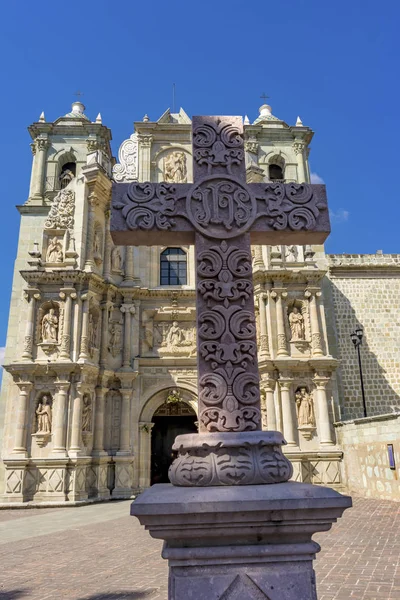 Bazilika Kamenný kříž Panna Marie Samota fasádní kostel Oaxaca Mexi — Stock fotografie