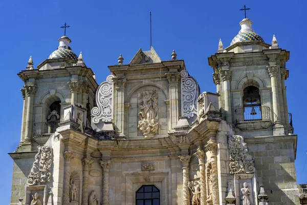 Bazilika věže Panna Maria Samota fasáda kostel Oaxaca Mexiko — Stock fotografie